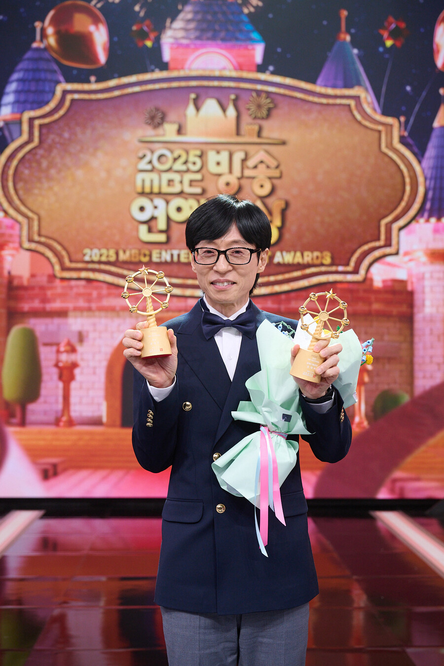 유재석, 통산 21번째 대상 새역사…기념비 또 세운 '성장형 유느님'
