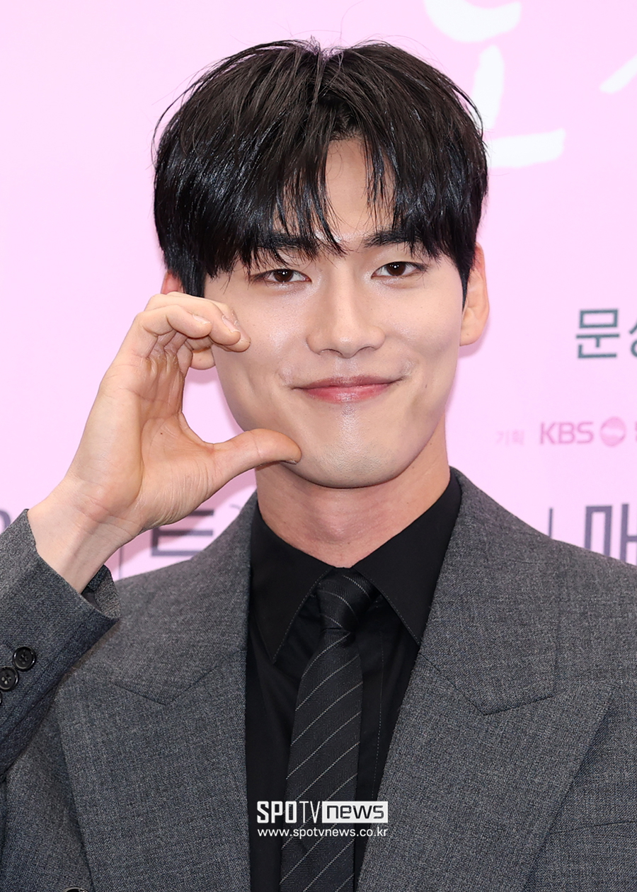 [포토S] 홍민기, 수줍은 볼하트