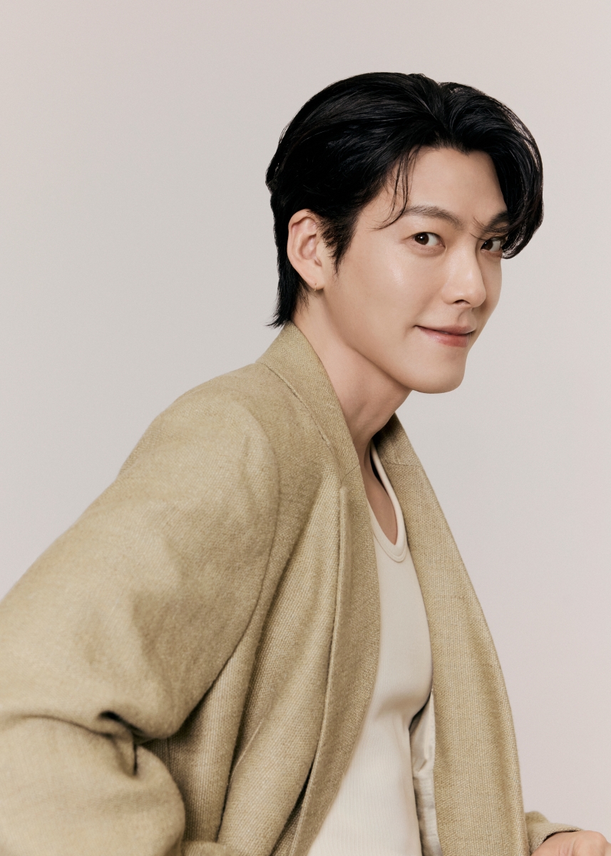 김우빈, 2025 드라마·예능·광고 맹활약→신민아와 결혼까지 '눈부신 행보'