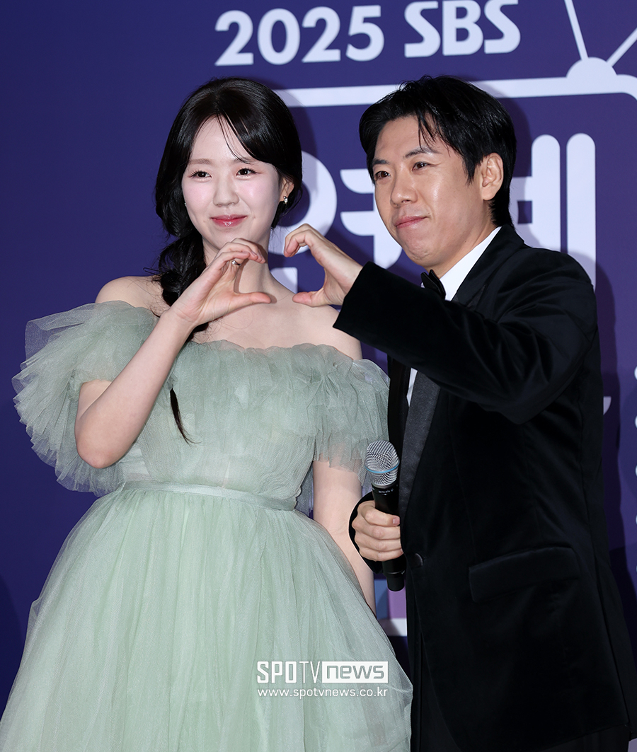 [포토S] 지예은-양세찬, '커플상 노려요!'