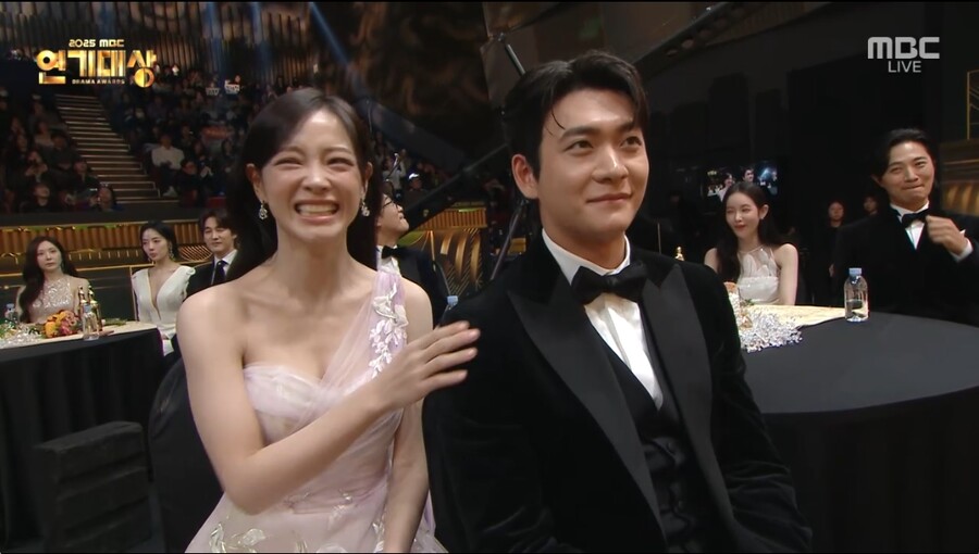 강태오 "분위기 뜨거워, 옷 벗고 싶다" 돌발 발언…김세정 '깜짝'-진구 '폭소'[MBC연기대상]