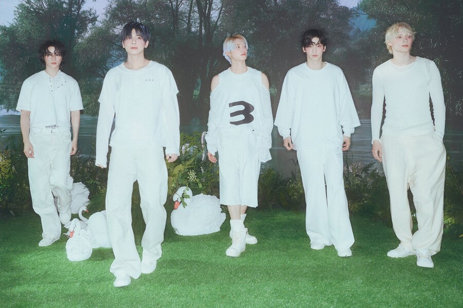 투모로우바이투게더, 'SSS' 깜짝 발표…라르크앙씨엘 하이도 특급 피처링
