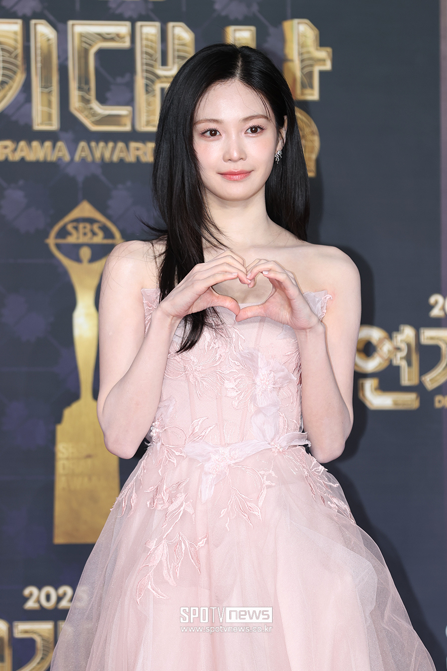 [포토S] 우다비, 청순한 드레스 자태