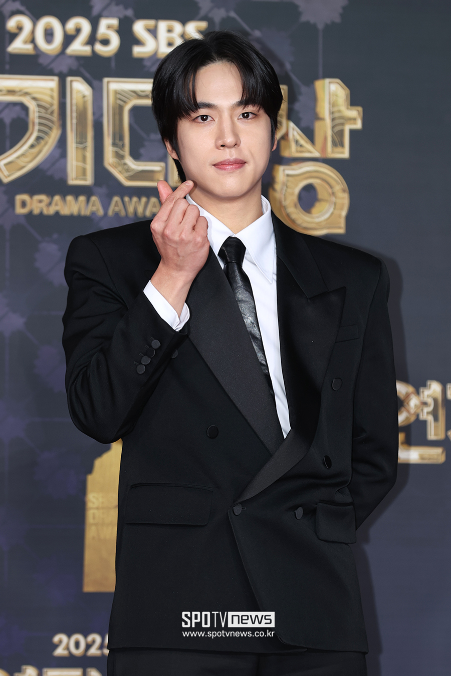 [포토S] 조한결, 수줍은 하트
