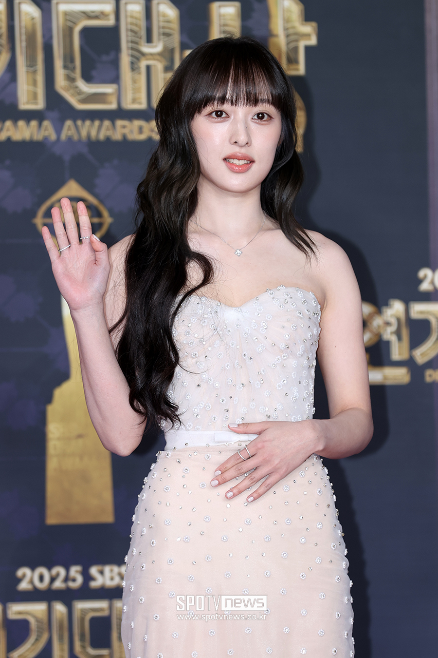 [포토S] 김보라, '누드톤 드레스 입고'