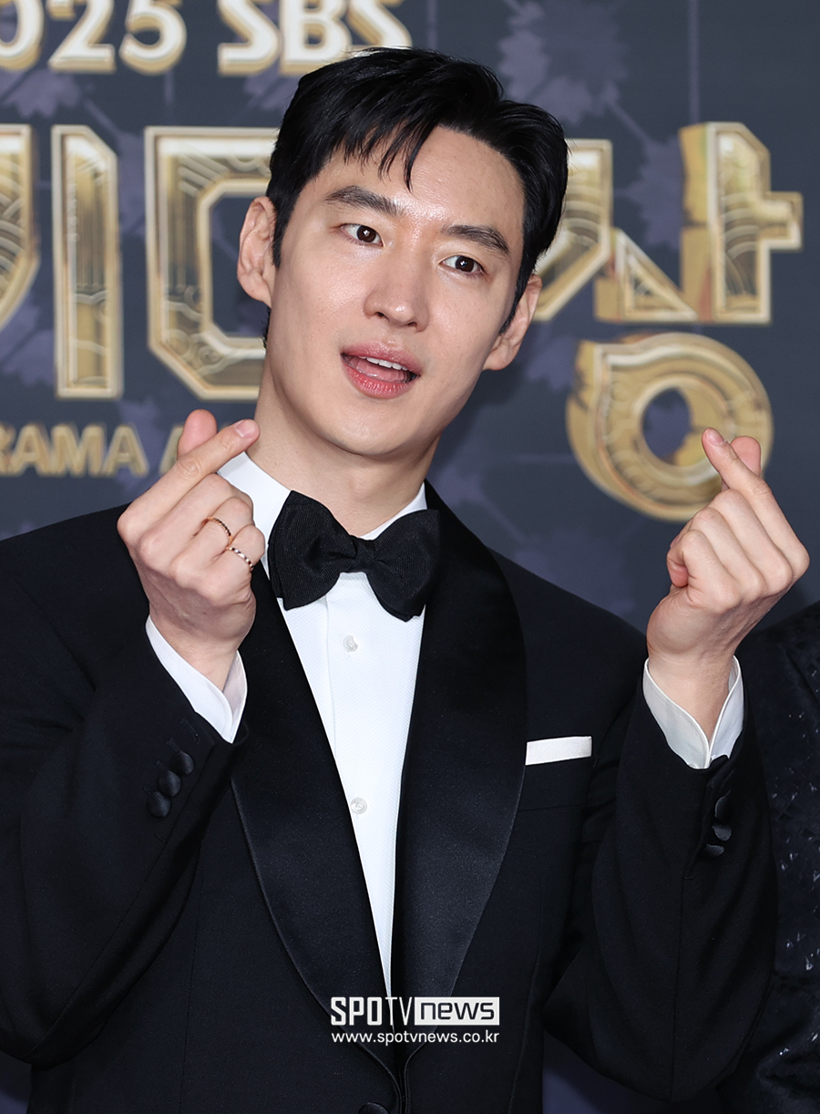 [포토S] 이제훈, '대상 노리는 김도기'