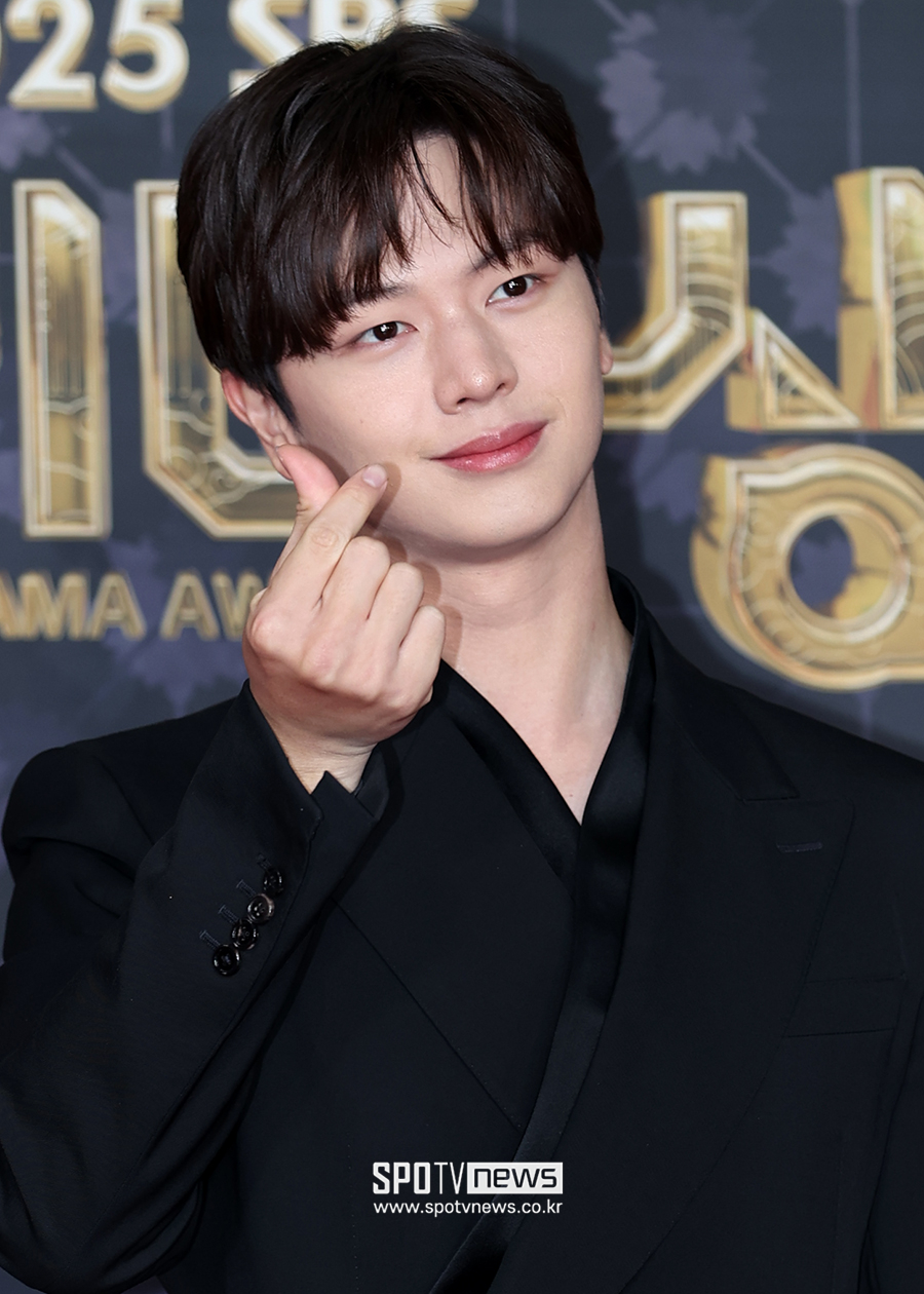[포토S] 육성재, '하트 뿅!'