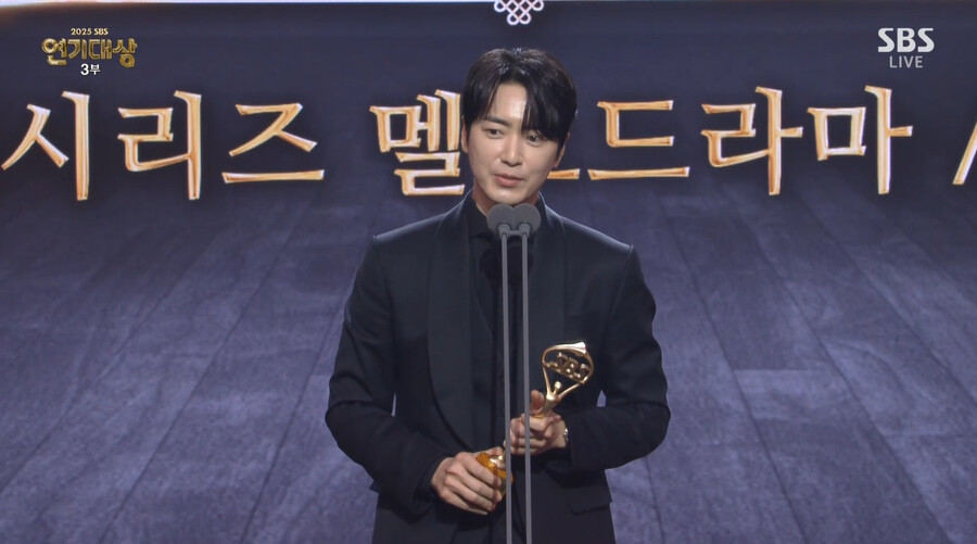 이준혁, 최우수연기상 "범죄물 나오다 멜로물 선택받아…나의 완벽한 한지민씨"[SBS 연기대상]
