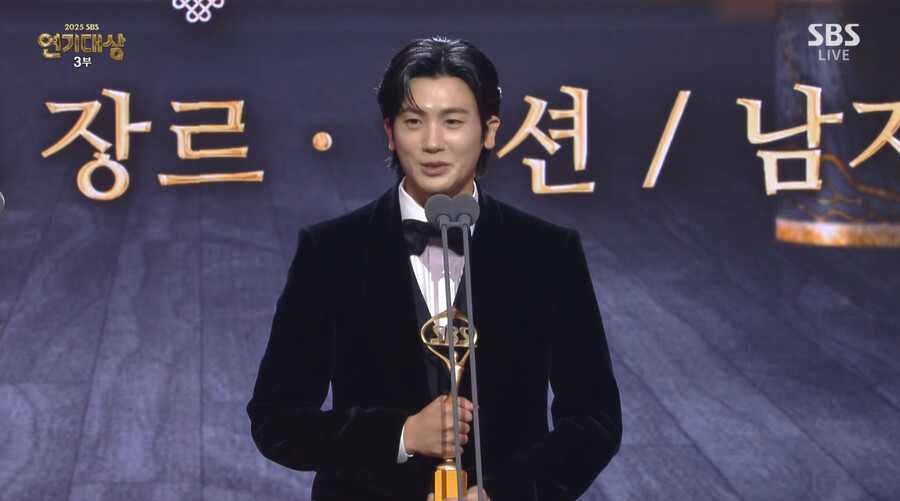 '보물섬' 박형식, 최우수연기상 "앞으로도 무식하게 열심히 하는 배우 될 것"[SBS 연기대상]