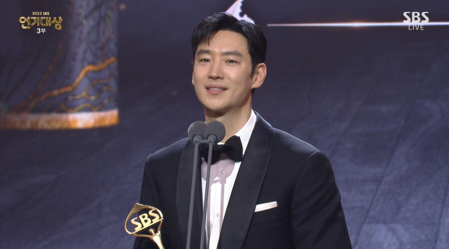 이변 없었다…'모범택시3' 이제훈, 2년 만에 또 눈물의 대상 "힘들었는데"[SBS 연기대상]