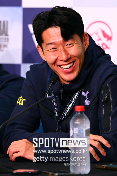 [오피셜] "토트넘에서 제일 웃겨요" 손흥민의 웃음 폭탄이었던 이 선수, 무직 신분 탈출...본머스와 단기 계약