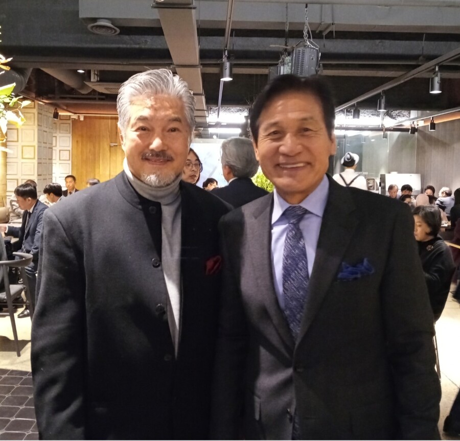 ▲ 한지일과 고 안성기. 출처|한지일 SNS