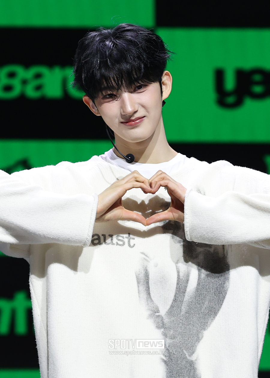 [포토S] 아이덴티티 김희주, '하트 받으세요'