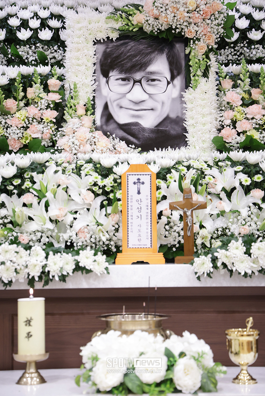 [포토S] 고 안성기 빈소, 별이 된 국민 배우