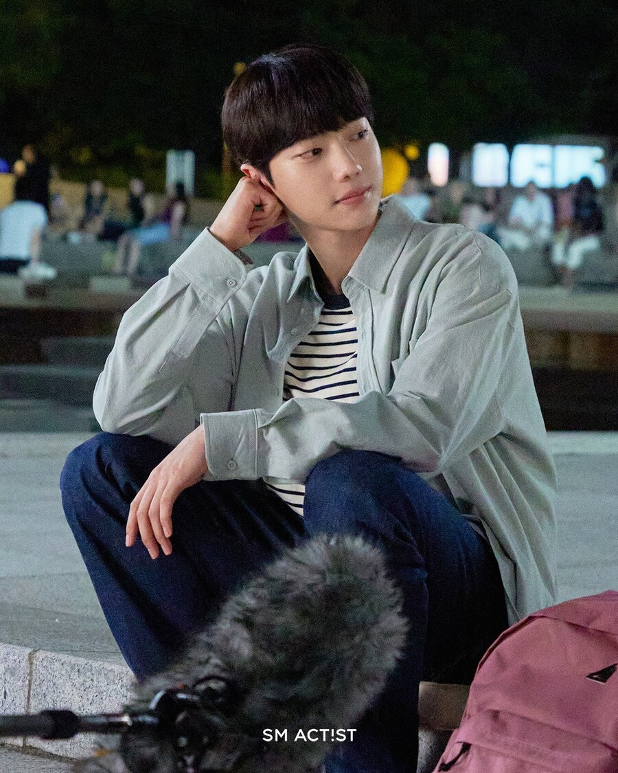 '스프링 피버' 조준영, 부드러운 매력의 '느좋' 미소…예측 불허 '청춘 멜로'