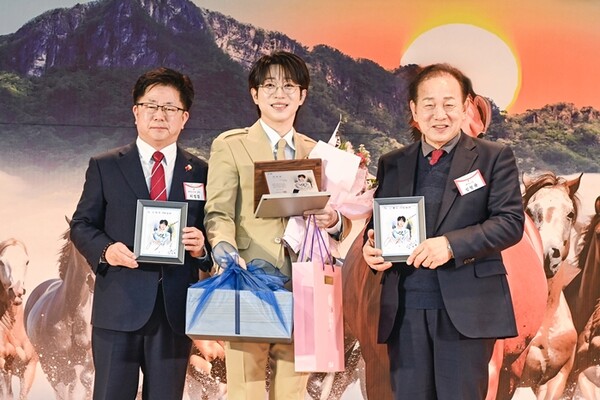 안성훈, 문경시 홍보대사 위촉 "문경 아름다움과 가치 알릴 것"