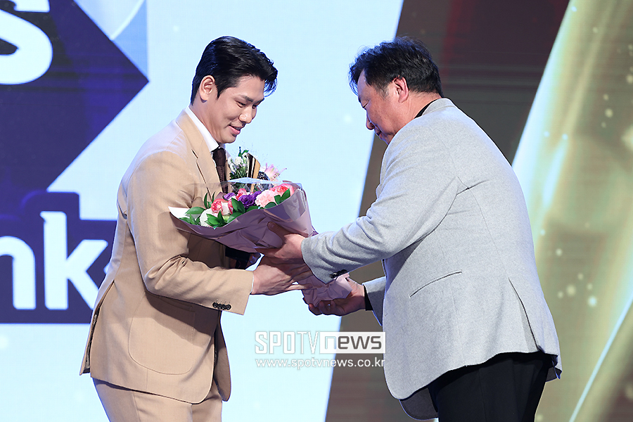 홍창기 어렵게 꺼낸 진심 "계속 다년 원했다"…이래서 박해민까지 단장을 다그쳤나, LG 무엇을 고민하나