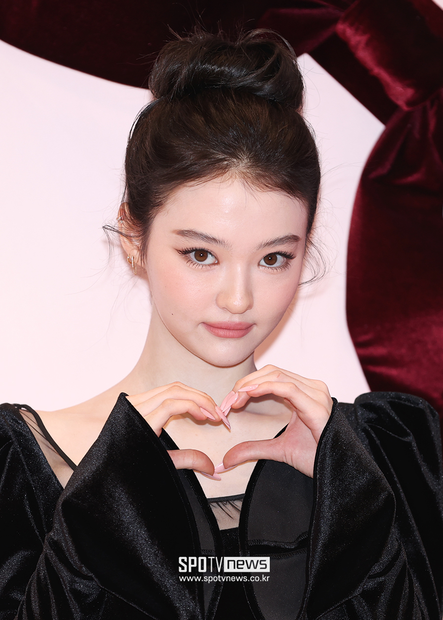 [포토S] 미야오 엘라, '인형이세요?'