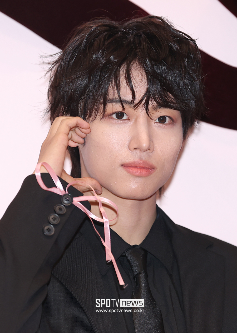 [포토S] 아이딧 장용훈, 수줍은 볼하트
