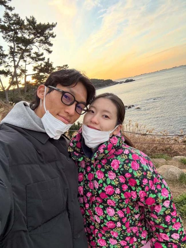 '깜짝 임신 발표' 김진경, ♥김승규와 태교여행 "둘이 아닌 셋, 더 행복"