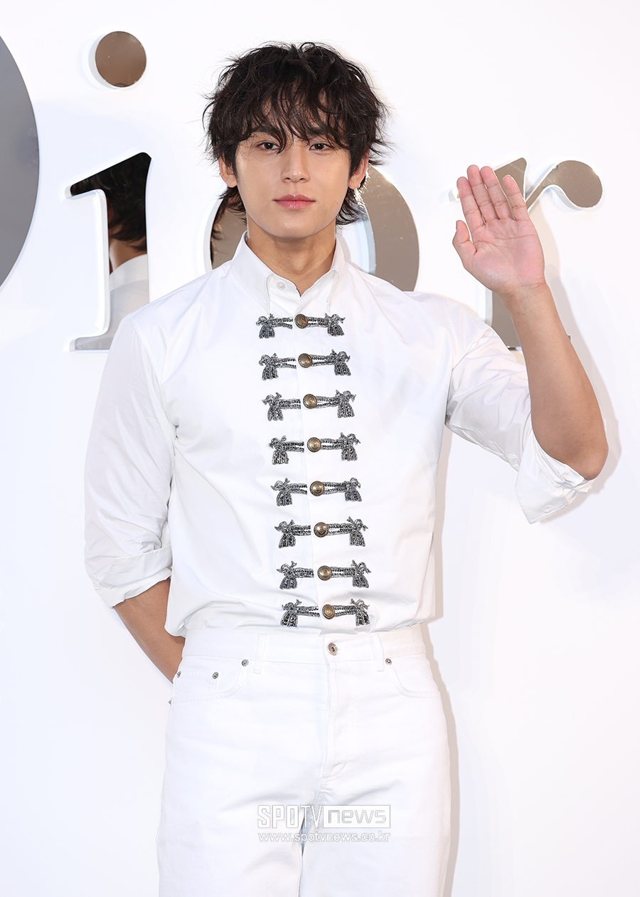[포토S] 세븐틴 민규, '돋보이는 화이트 패션'