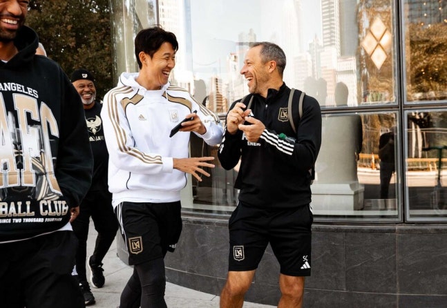 ▲ 시즌 초 지루의 부진과 혼란을 딛고 손흥민이라는 확실한 해결사를 얻은 LAFC는 이제 명실상부 MLS를 상징하는 대표 구단으로 자리매김했다. 비록 2025년 트로피 사냥에는 실패했지만, 손흥민과 함께 맞이할 2026시즌에 대한 기대감은 그 어느 때보다 뜨겁다. ⓒ LAFC
