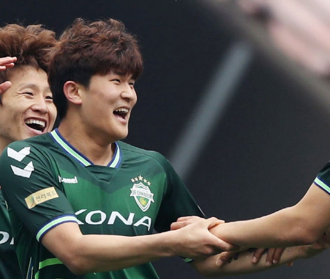 "2018년 전북은 사기였다" 홍정호가 꼽은 15년 최애 센터백…31실점·클린시트 22회 '역대급' 조합→"김민재는 차원이 다른 난놈"
