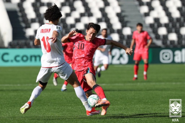 [U23 아시안컵 REVIEW] 이민성호 '유효슈팅 1' 날벼락! 이란과 0-0 무승부…에이스 강상윤 부상 → 목발 좌절