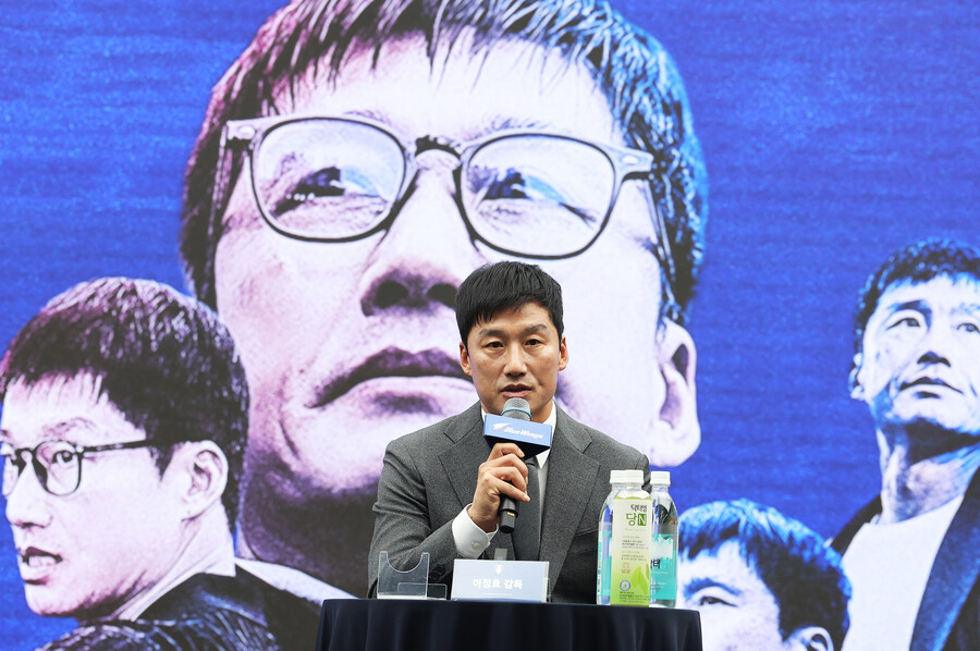 [오피셜] 이정효 "축구만 생각하겠다" 선언에 수원 특급 지원…하루에 7명 폭풍 영입 → 아직 더 남았다
