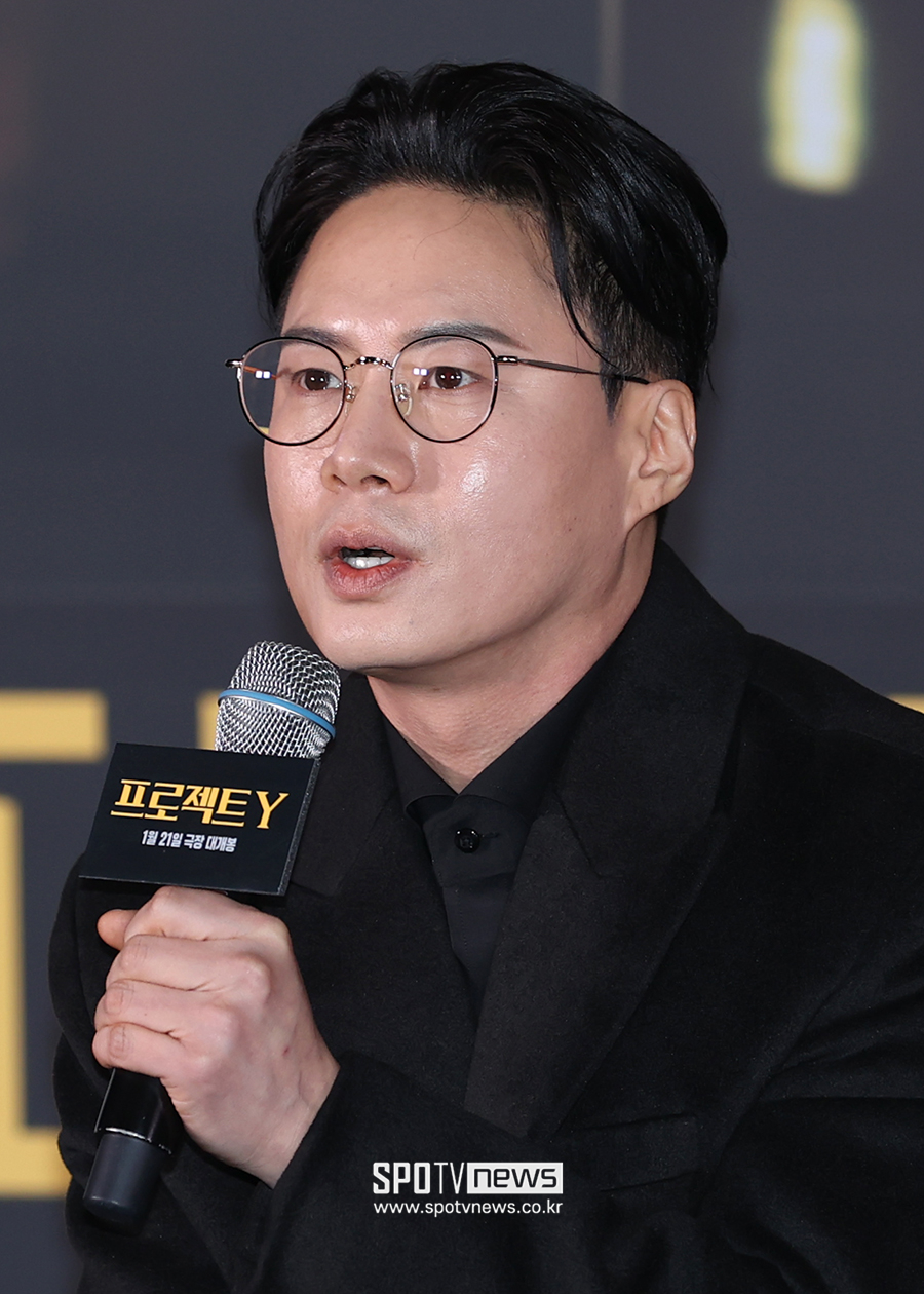 [포토S] 인사말 하는 이환 감독