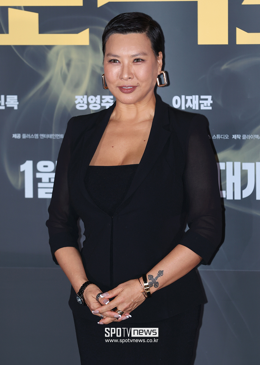 [포토S] 정영주, '과감하게 파인 패션'