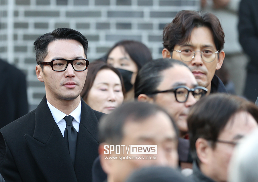 [포토S] 변요한-오지호, '고 안성기 마지막길  배웅'