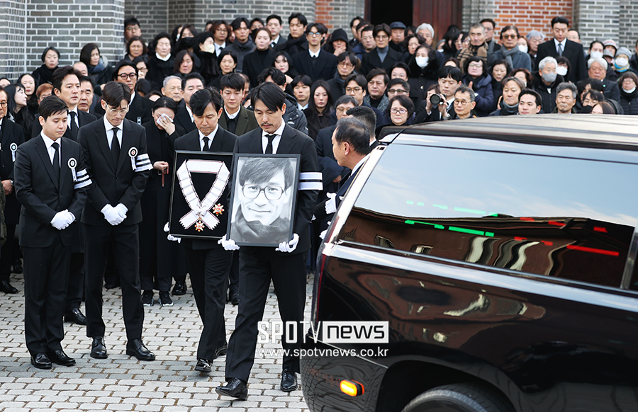 [포토S] 고 안성기 영결식 엄수…'한국 영화계의 큰 별' 영면