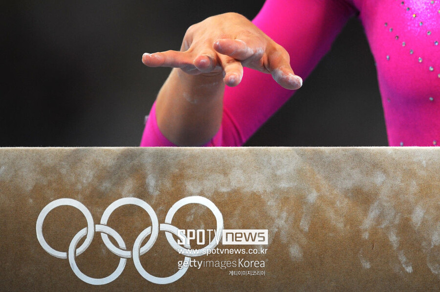‘대충격’ 중국 13세 여자 체조 유망주, 4층에서 추락 사건… 코치에 협박 폭행 당했다, 소녀 비극에 中 부글부글