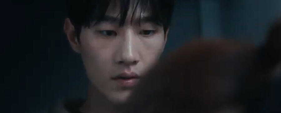 ▲ 블루 뮤직비디오. 출처| 뮤직비디오 캡처