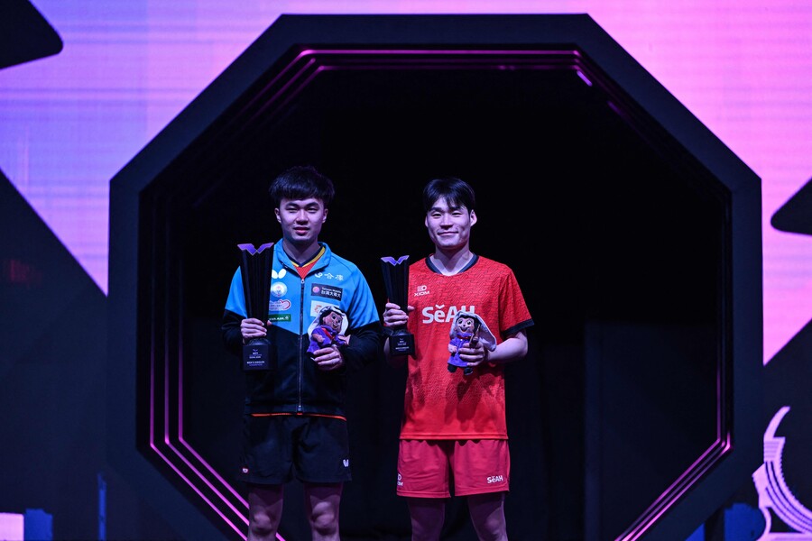 ▲ 세계랭킹 18위 장우진이 세계 최정상급 강자를 꺾고 WTT 챔피언스 대회 결승 무대에 올랐다. 준결승에서 세계 2위 린스둥(중국)을 제압해 놀라움을 안겼다. 앞서 세계 9위 르브렁(프랑스), 19위 도가미(일본), 5위 뫼레고르(스웨덴)를 차례로 꺾으며 4강에 진출해 린스둥마저 넘어섰다. 그 결과 생애 처음으로 WTT 챔피언스 결승 진출 및 준우승이라는 성과를 거뒀다. ⓒ연합뉴스/AFP