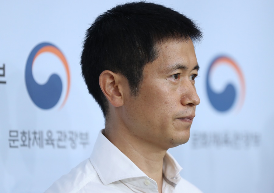 ▲ 이영표 해설위원은 단순히 결과에 대한 비판을 넘어 선수들이 그라운드에서 보여준 안일한 정신력을 집중적으로 타격했다. 한참은 어린 선수들에게 굴욕을 당한 한국 U23 대표팀은 이제 아시아에서도 경쟁력을 잃고 있다. ⓒ연합뉴스