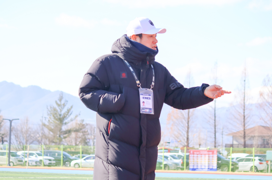 "고개 숙이지 마" 창단 두 달 만에 2승 기적 대구과학대, '유럽파' 배준호 스승의 원대한 계획