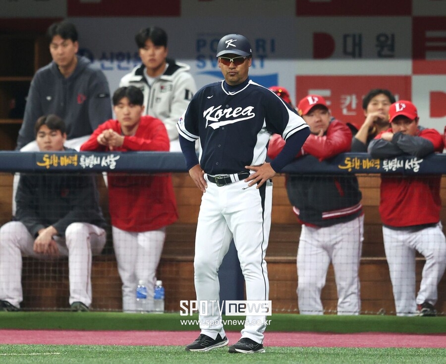 ▲ 김 코치는 KBO리그 1군 통산 2113경기에 나갔다. 2025년 기준으로 KBO리그 역대 12위에 해당하는 기록이다. 김 코치는 1995년 122경기에 나간 뒤 현역 은퇴 시즌인 2009년까지 15년 연속 100경기 이상 출장이라는 금자탑을 쌓기도 했다. ⓒ곽혜미 기자