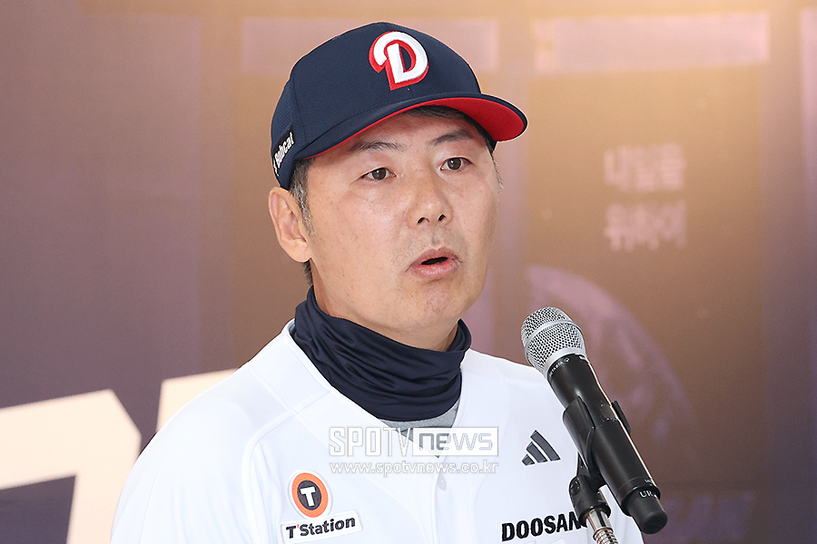 [포토S] 인사말 하는 두산 김원형 감독