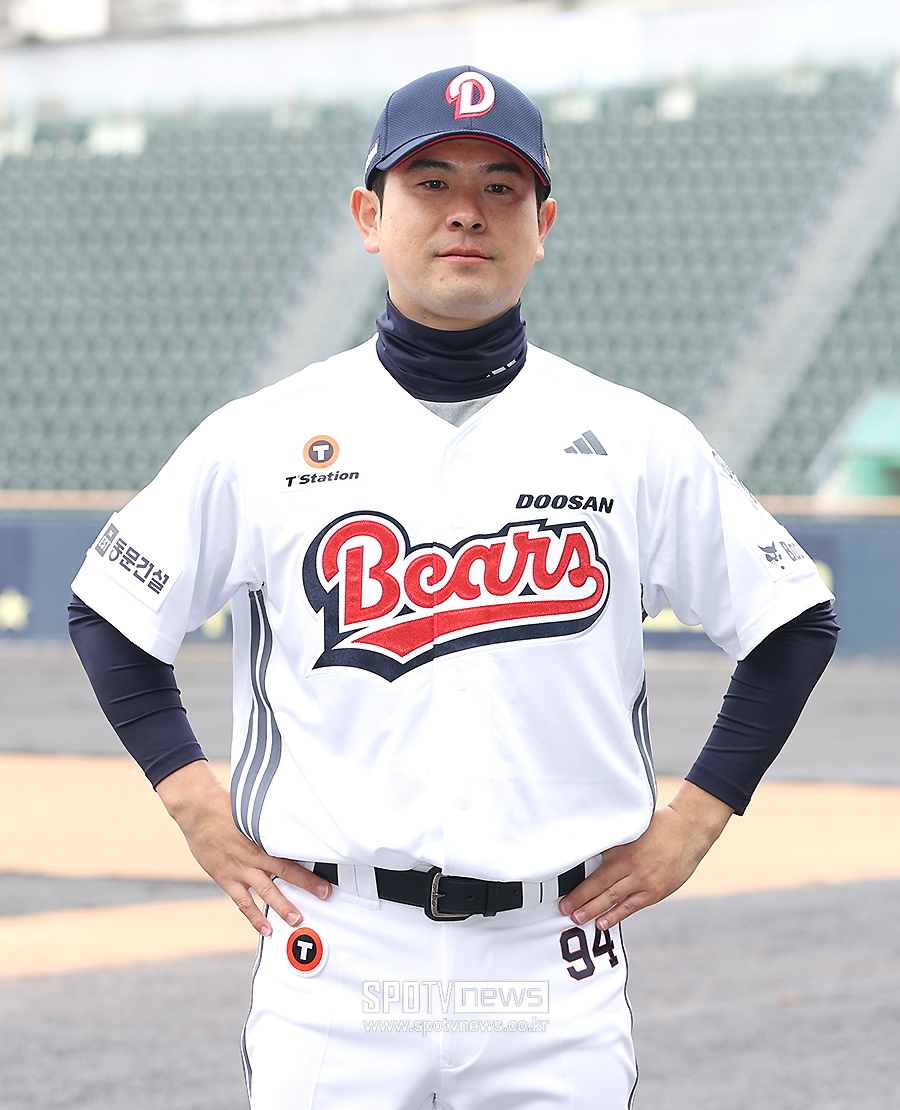 [포토S] 윤명준, '코치로 인사드립니다'