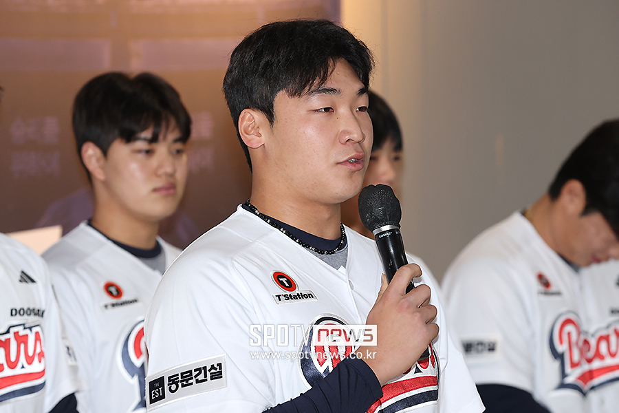 [포토S] 신인들을 대표해 인사말 하는 김주오