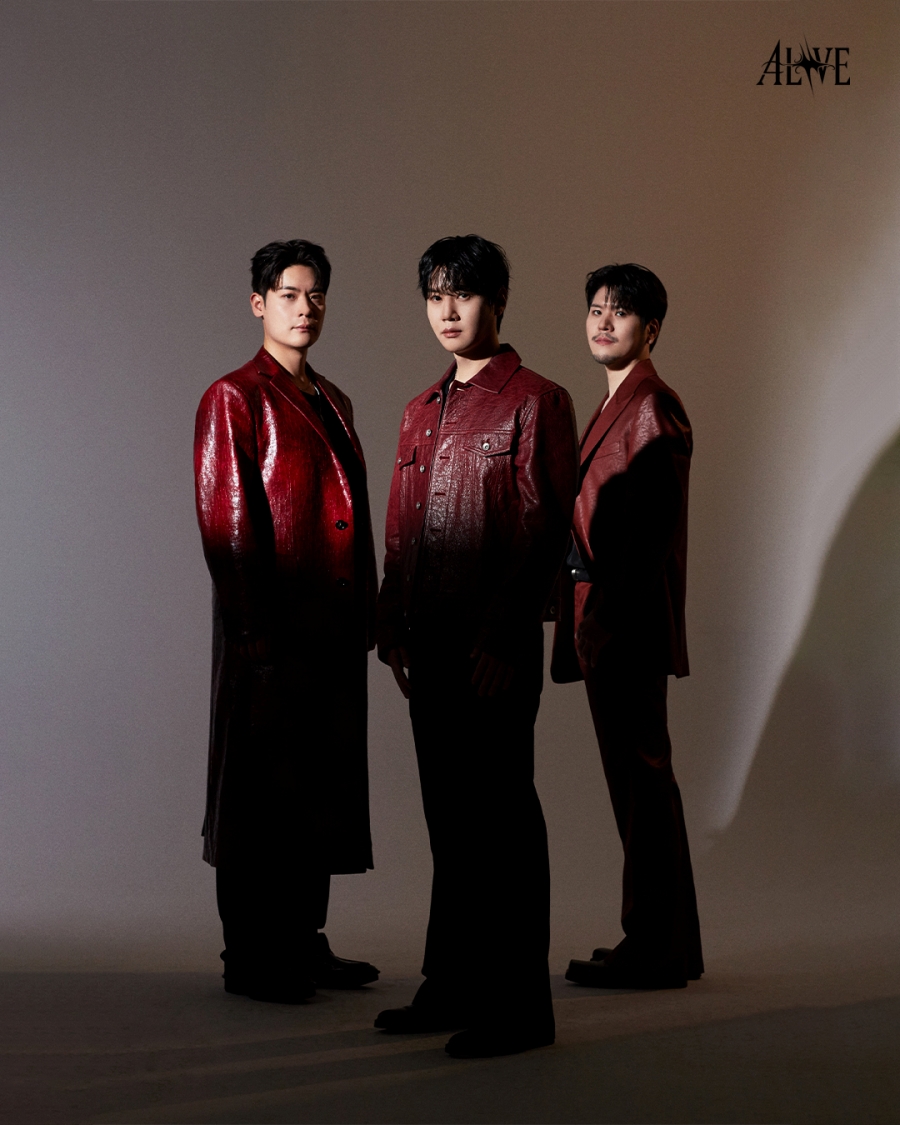 라포엠, 겨울 녹이는 낭만의 비주얼…'매혹+장엄' 컴백 예고