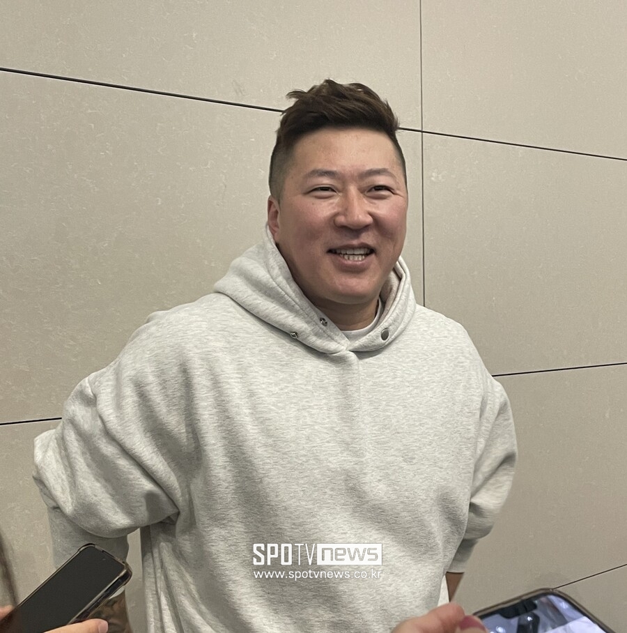 최형우, 삼성 팬들에게 진짜 감동했다…"10년 동안 내 기념구 간직하셨다고, 개막전 기대돼"