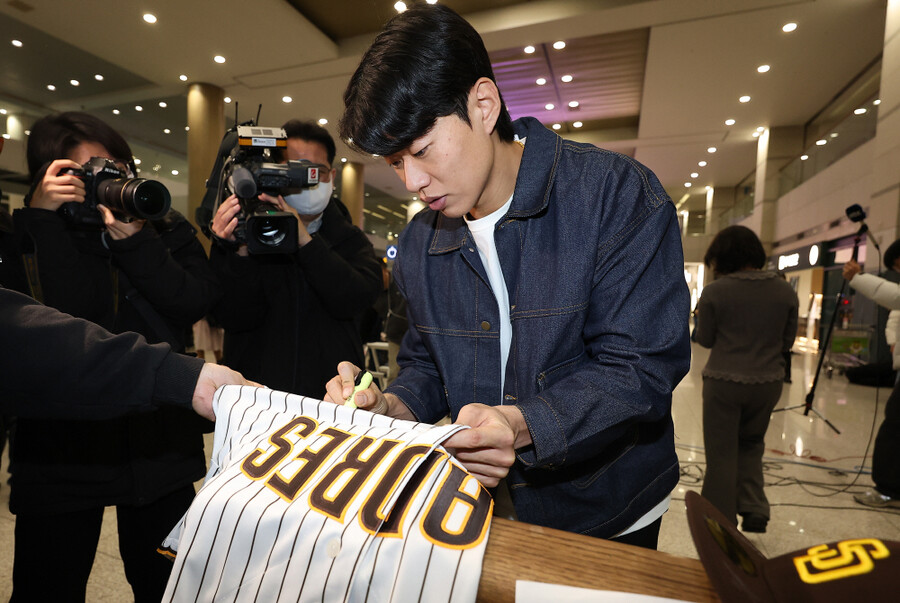 "캠프 시작도 안 했는데, 찬물 끼얹는 소식"…송성문 옆구리 부상, 샌디에이고 매체 한숨 폭발