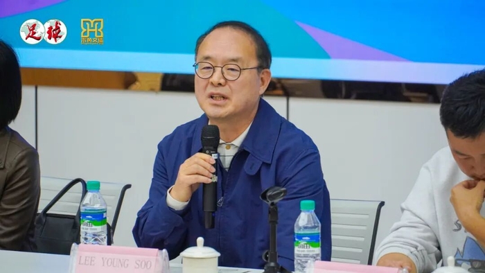 ▲ 대한축구협회 이용수 부회장이 한중 축구 교류에 대한 견해를 밝혔다. 중국 언론은 청소년 축구 교류를 시작으로 전 연령대로 번져나갈 새로운 시작이라고 해석했다. ⓒ 시나스포츠