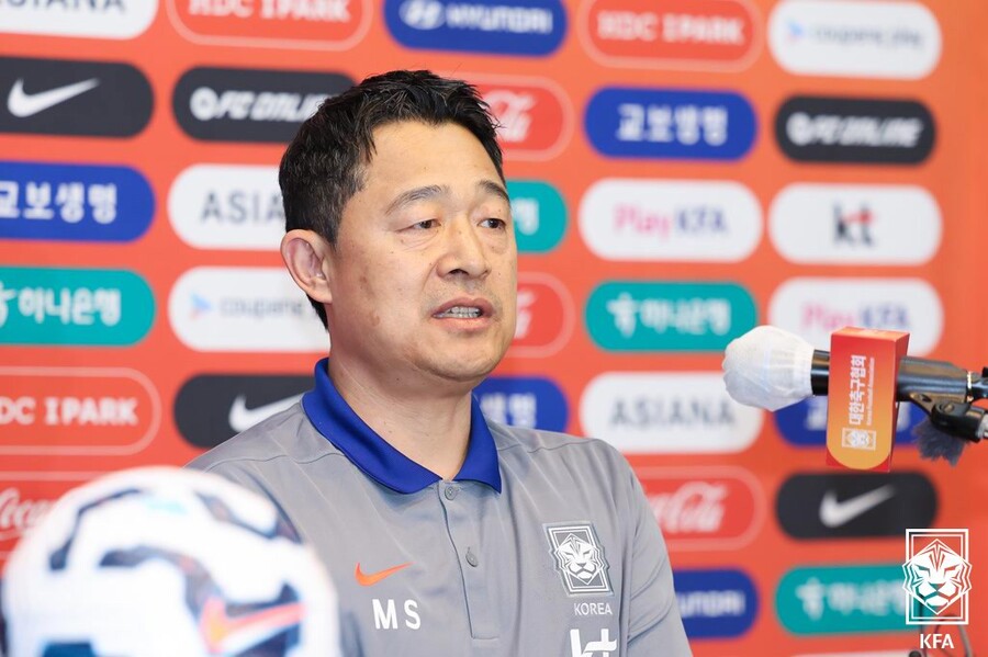 '韓日전 충격패' 이민성 감독 "상대가 잘했다기 보다 우리가 못했다"...득점력 질문에 고개 숙였다