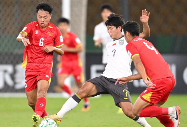 ▲ 베트남은 조별리그 첫 경기에서 요르단을 2-0으로 제압했고, 2차전 키르기스스탄에 2-1로 승리하며 웃었다. 여기에 사우디아라비아를 1-0으로 꺾고 3전 전승으로 토너먼트에 진출했다. 8강에서는 UAE에 3-2로 승리하며 준결승에 진출했다. ⓒ 아시아축구연맹