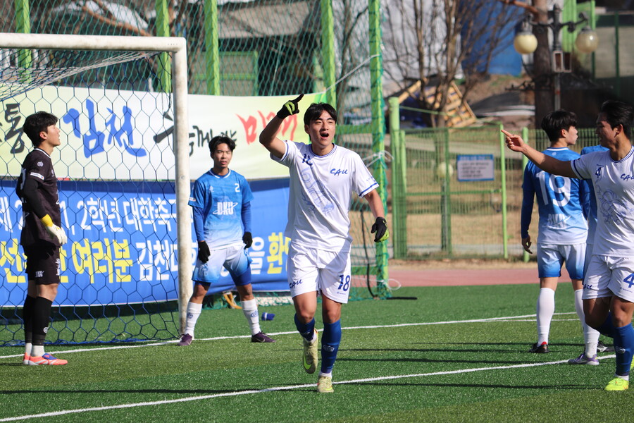 ▲ 중앙대 김수민이 단국대를 상대로 멀티골을 넣으며 2-0 승리를 이끌었다. ⓒ한국대학축구연맹