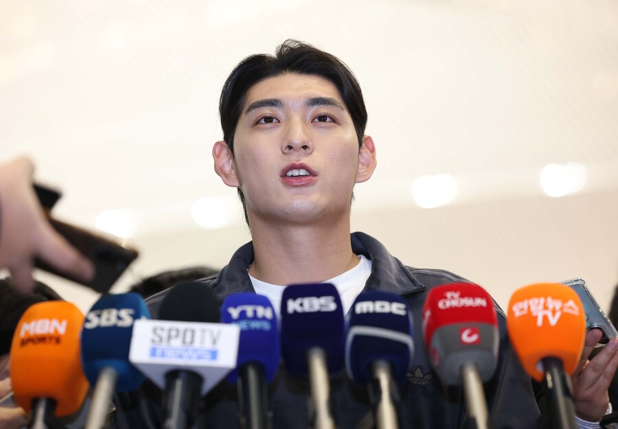 [속보] '이게 무슨 일이야' 이정후 LA 공항서 구금됐다…보라스 "해결을 시도하고 있다"